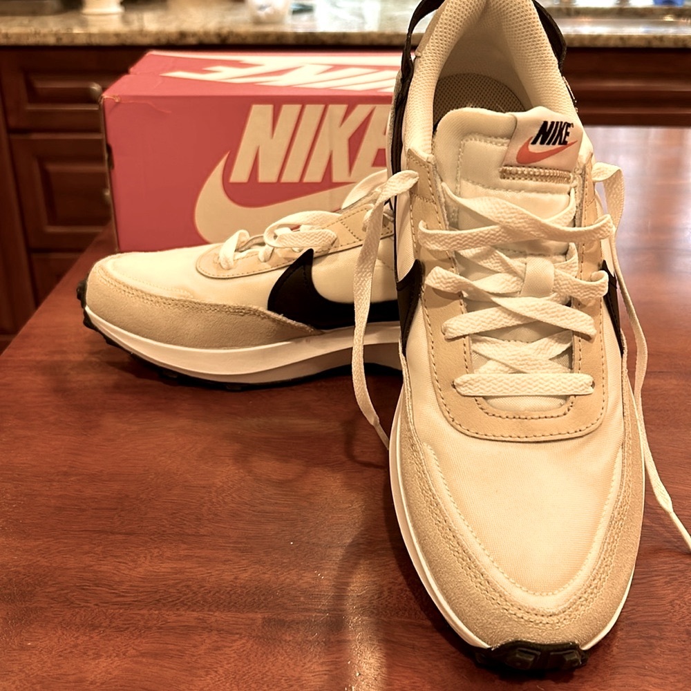 Nike Waffle Debut Women's Athletic Running Gym Shoes